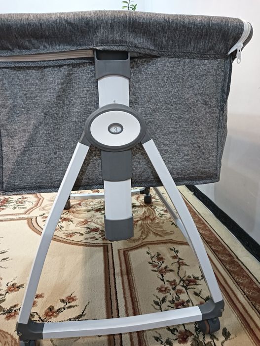 Продается кровать для младенцев