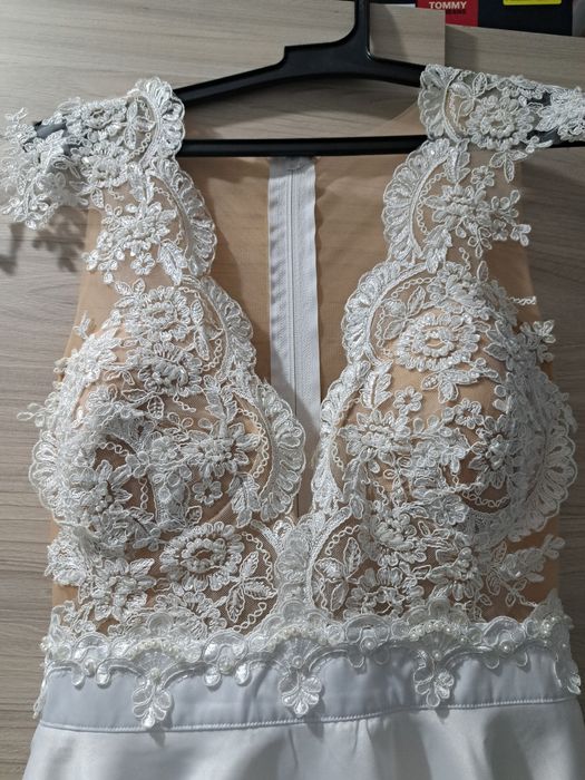 Vând rochie bby,marimea 36,fabricata în România.