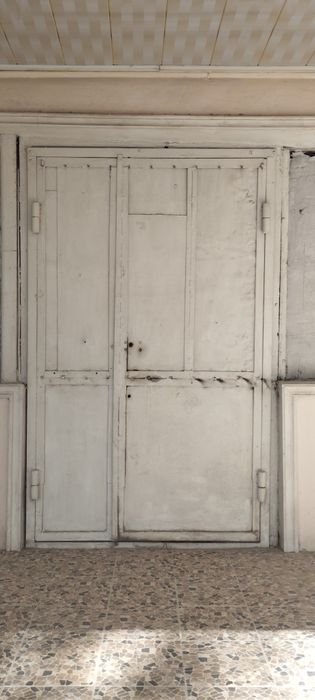 Темир эшик сотилади