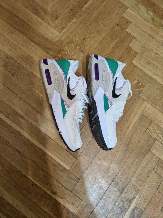Продавам дамски маратонки Nike air max ,размер 38,5