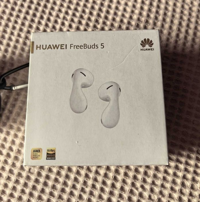 продам наушники Huawei Freebuds 5 hi res (от 16 Гц до 40 кГц)