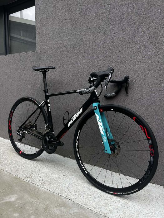 Карбонов шосеен велосипед KTM Revelator pro 2021 (Alto team edition).
