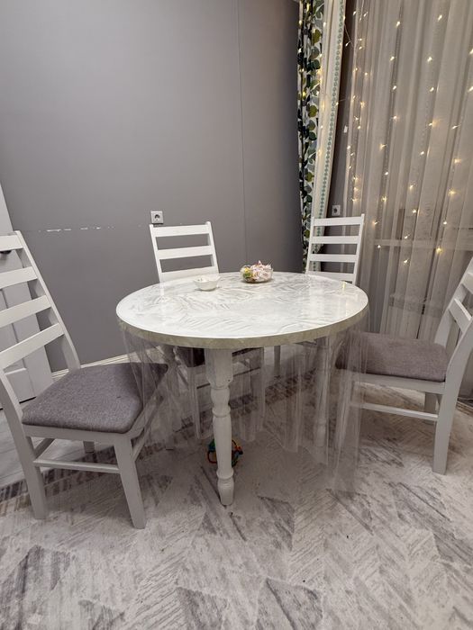 Стол со стульями