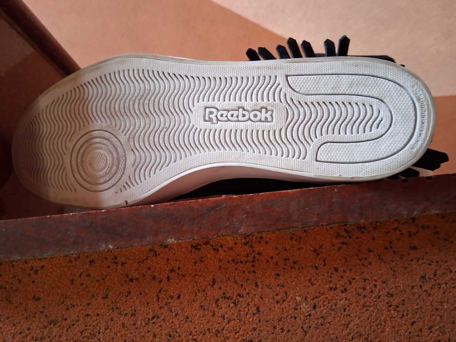 Продавам чисто нови маратонки Reebok