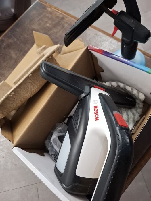 Aspirator pentru curatat geamuri Bosch