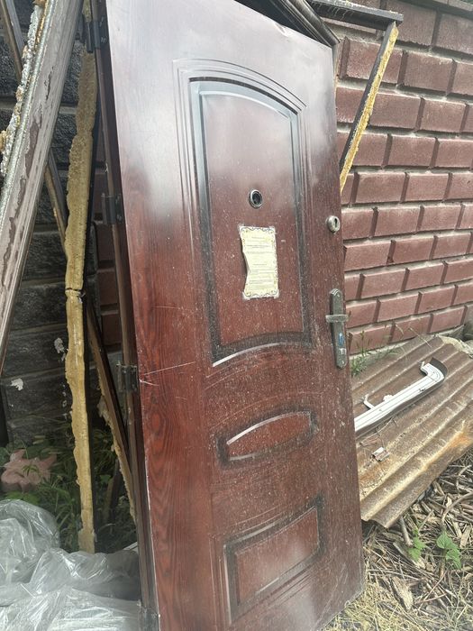 Двери межкомнатные б/у