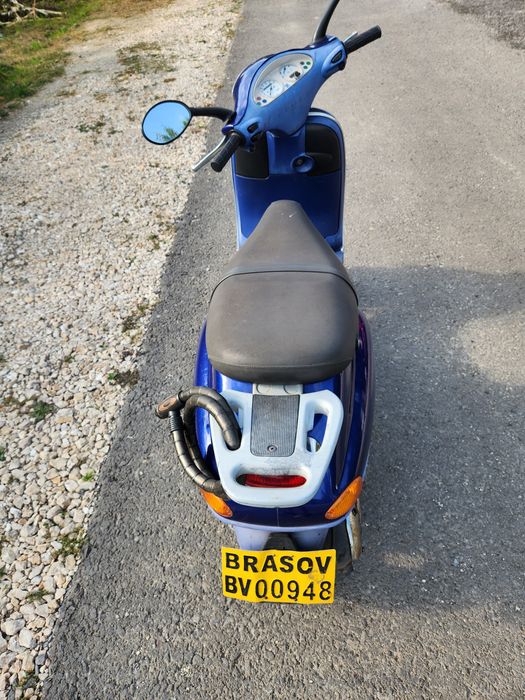 Scuter Piaggio Vespa LX50