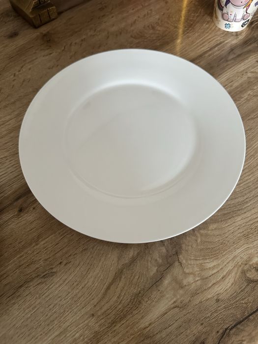 Продам тарелки разных видов белые все