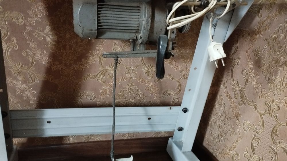 Tikuv moshinasi srochna sotiladi