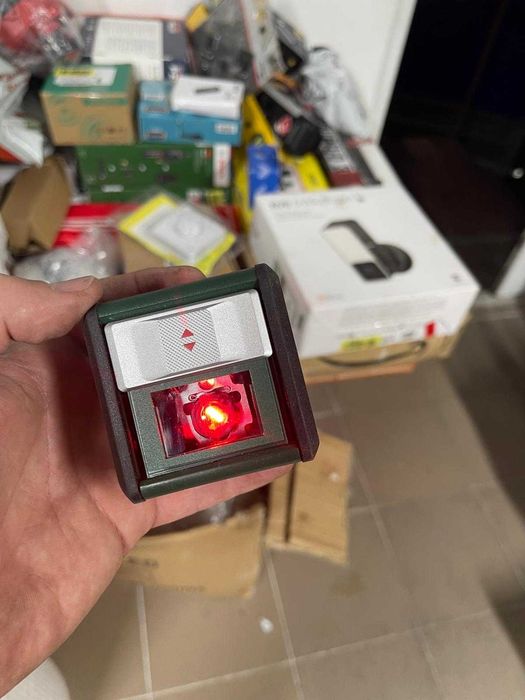 Nivela cu laser Bosch Quigo Plus cu linii in cruce, lumina rosie, cu autonivelare, 7 m, cu stativ