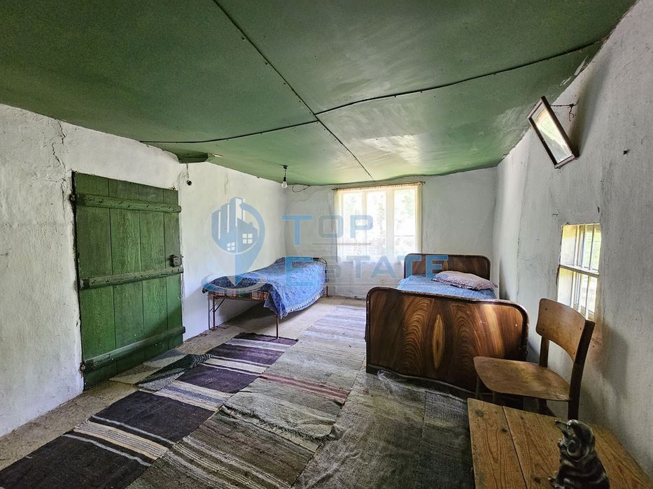 Автентична двуетажна къща с голям двор в село Мусина