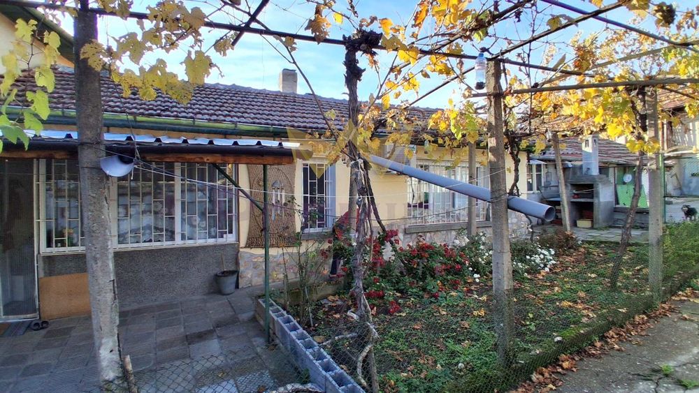 Продава се Къща в с. Бежаново, Област Ловеч - 200 кв.м за 133 €/кв.м - Снимка #11