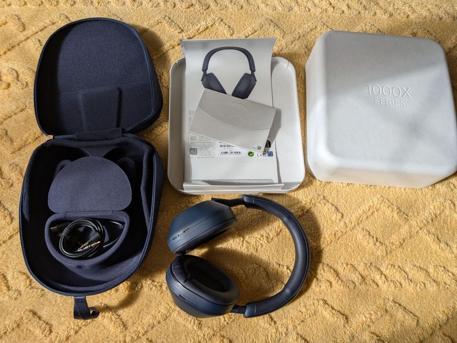 Слушалки Sony WH-1000XM5, много запазени