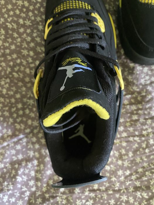 Jordan 4 yellow thunder 42,5