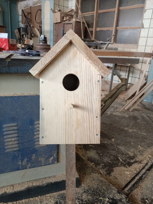 Скворечник из дерева