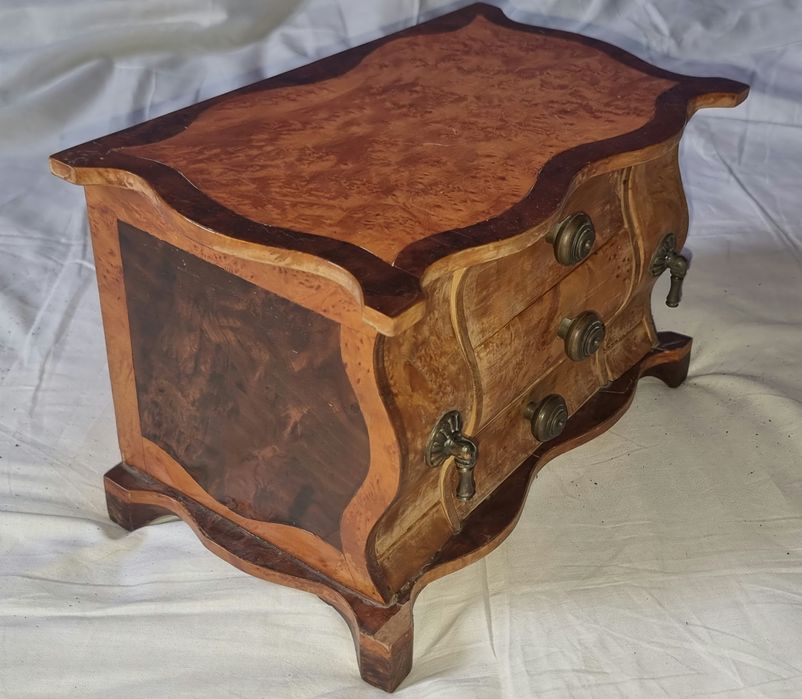 Cutie de bijuterii vintage din radacina de thuya