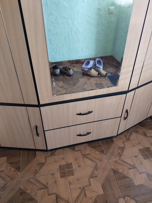 Продам прихожую .