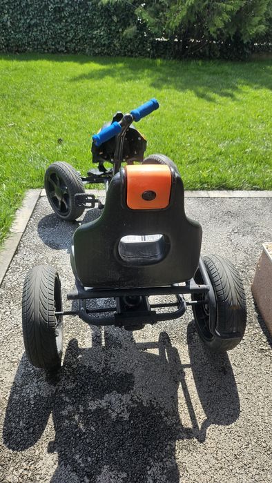 Mașina cu pedale - volan înlocuit cu ghidon