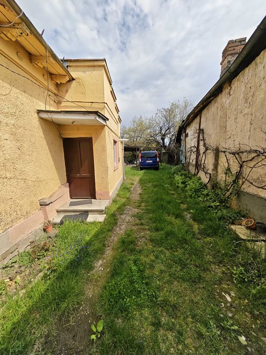 De vanzare casa+teren