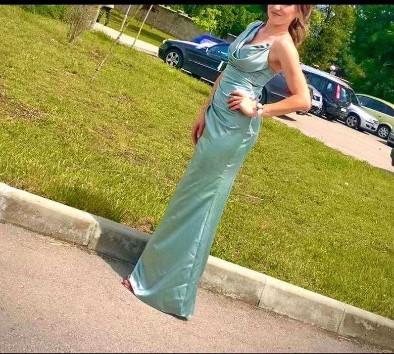Сатенена официална рокля