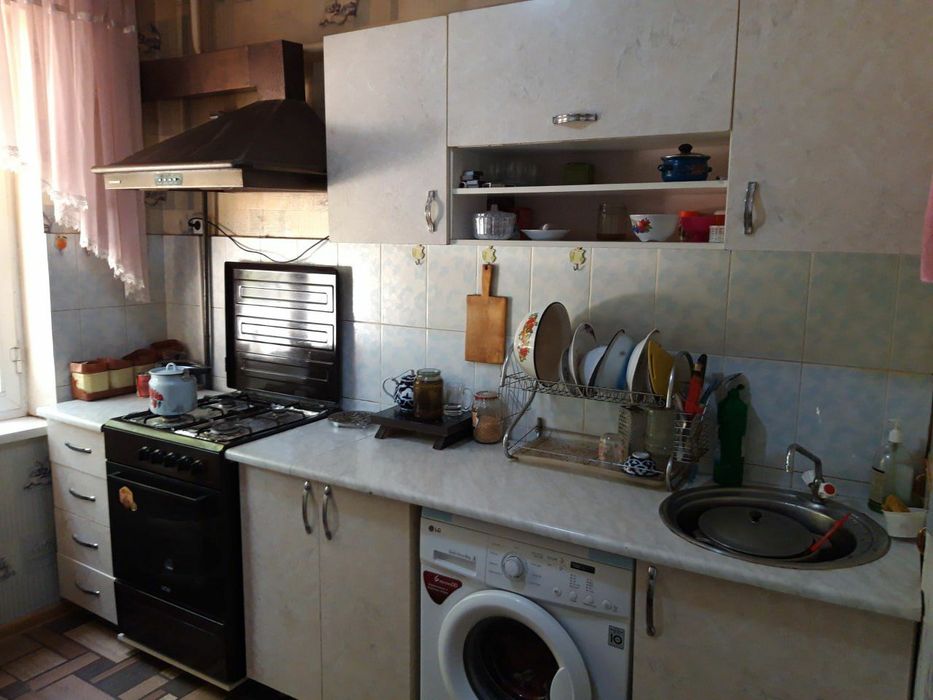 7  мкр дан  уй сотилади 1 этаж