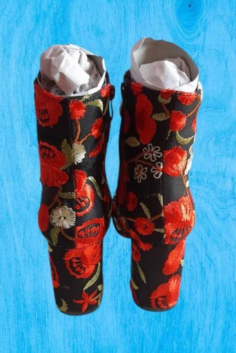 Botine cu toc gros si broderie florala 37