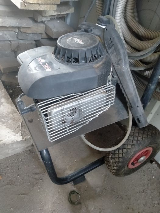 Продам бензиновую автомойку