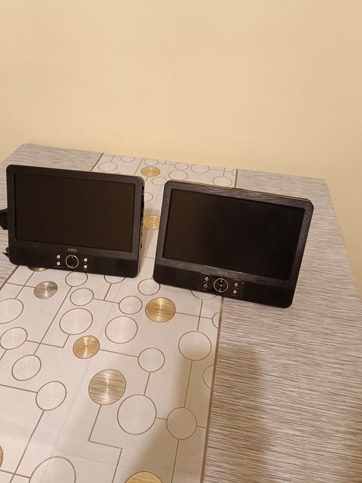 Dvd MP3 MP4 player pentru tetiete auto