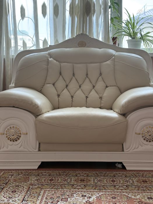 Кожанные диваны 2+1