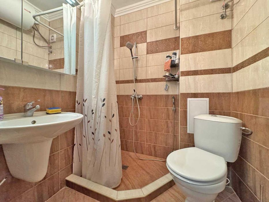 Просторен тристаен апартамент в централната част, к-с “Vip Image“
