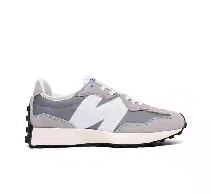 Кроссовки женская