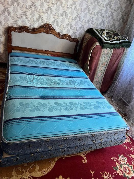 Срочно продается двухспальная кровать с матрасом. Состояние отличное.