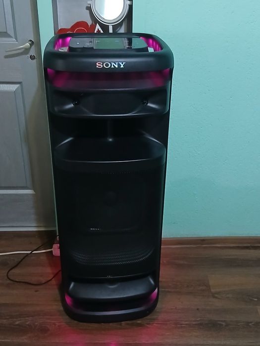 Sony ULT Tower 10, ca nouă, folosită o singură dată. Cu garanție și cutie originală. Preț 3.800 lei, negociabil.