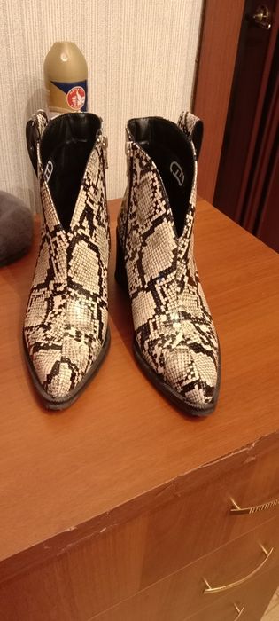 Продам женские стильные ботильоны