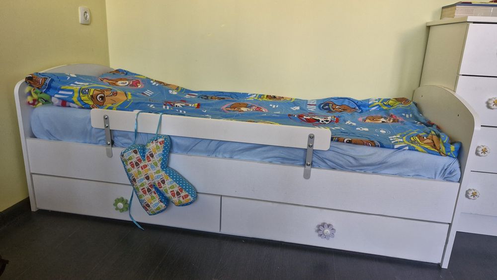 НАМАЛЕН КОМПЛЕКТ !Детско легло с кошара / функция люлка/+скрин