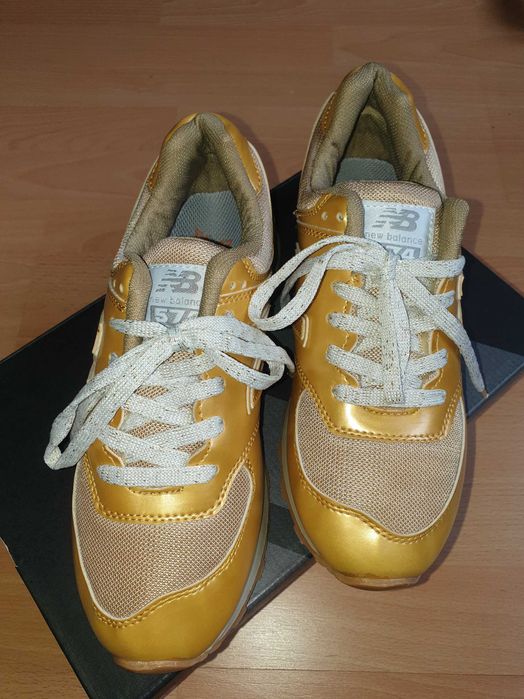 Adidasi de dama marca New Balance Model 574 Gold marime 38 Noi