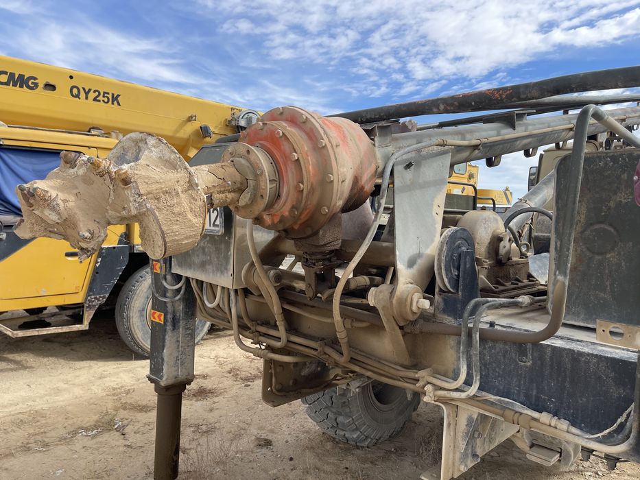 Продается бурильно-крановая машина Урал БКМ-515