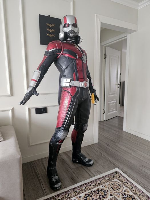 Статуя человек муравей