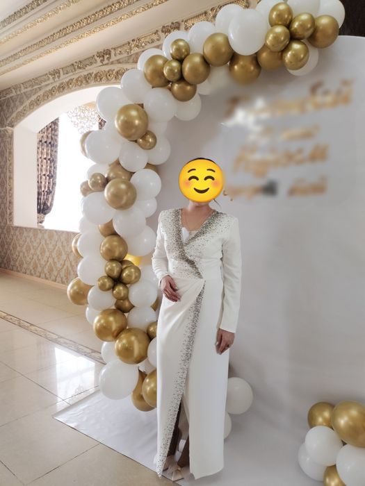 Шикарное белое платье