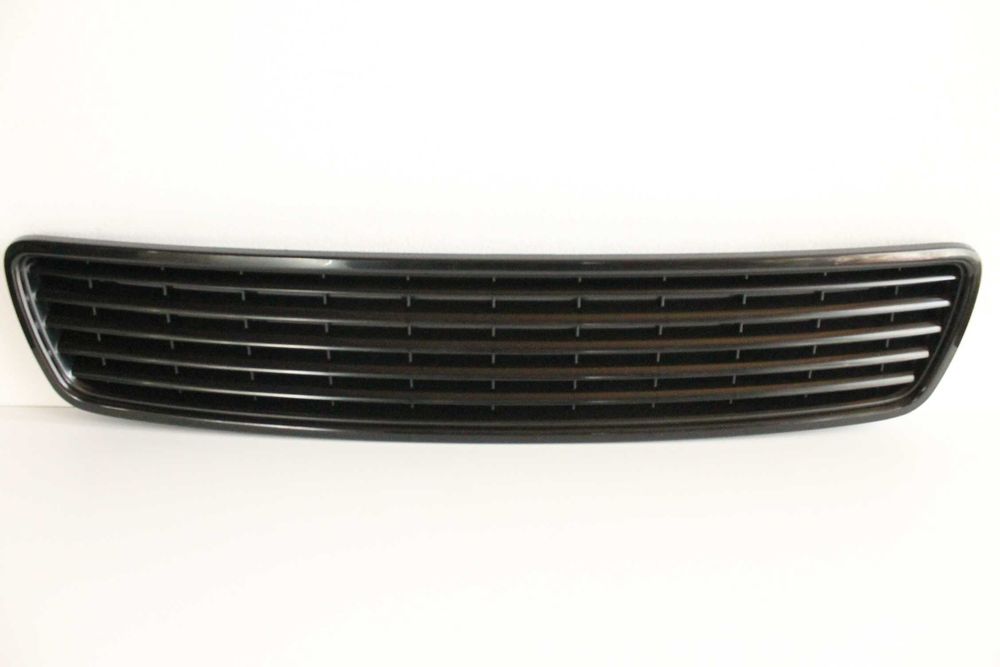 Решетка без емблема Ауди А4 Б5  94-00 Audi A4 B5 Черна Гланц