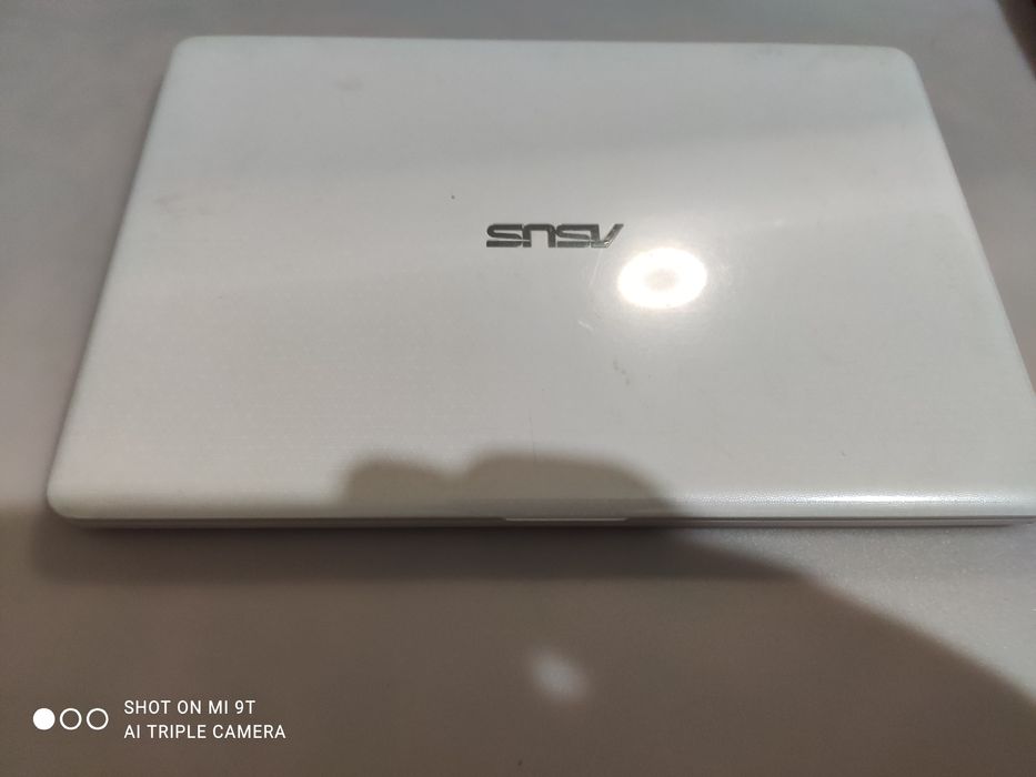Продам нетбук asus на запчасти