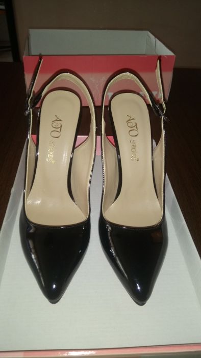 Дамски лачени обувки