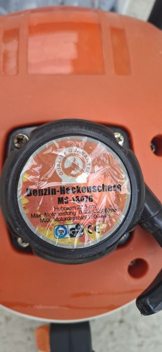 Mașina de tuns gard viu