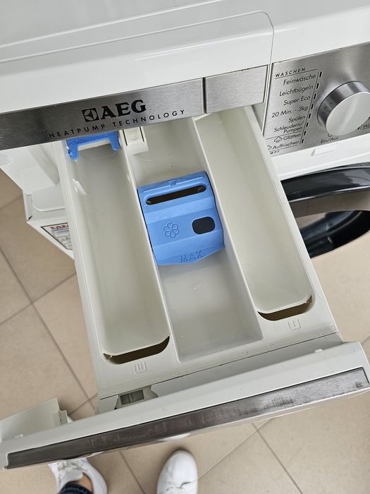 Пералня със сушилня с термопомпа AEG