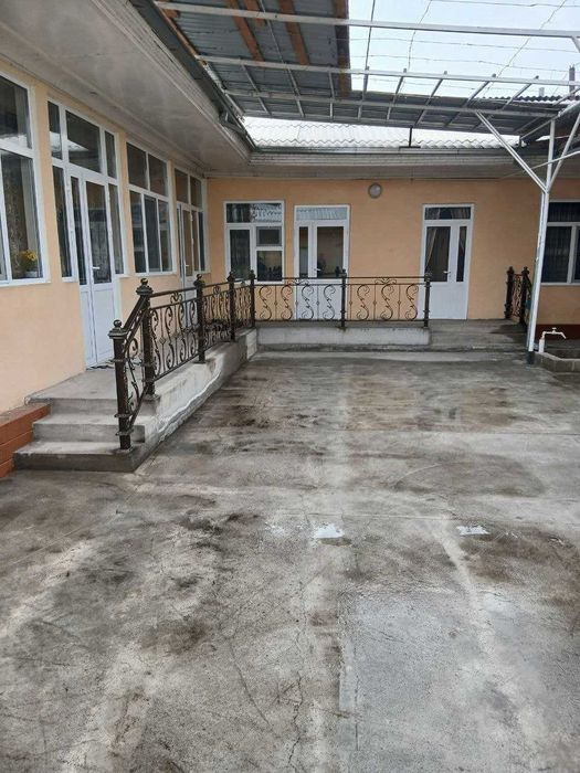 5,5 сотикли ховли уй сотилади