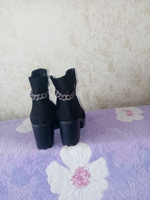 Продам полусапожки весенние