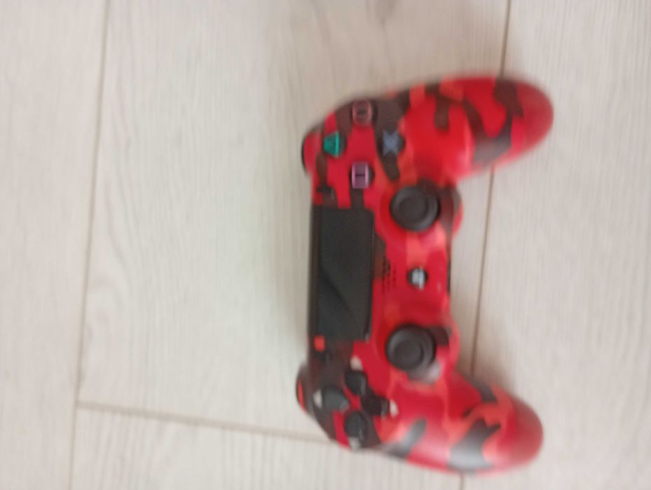 Контролер за PS4 оригинален и може бартер