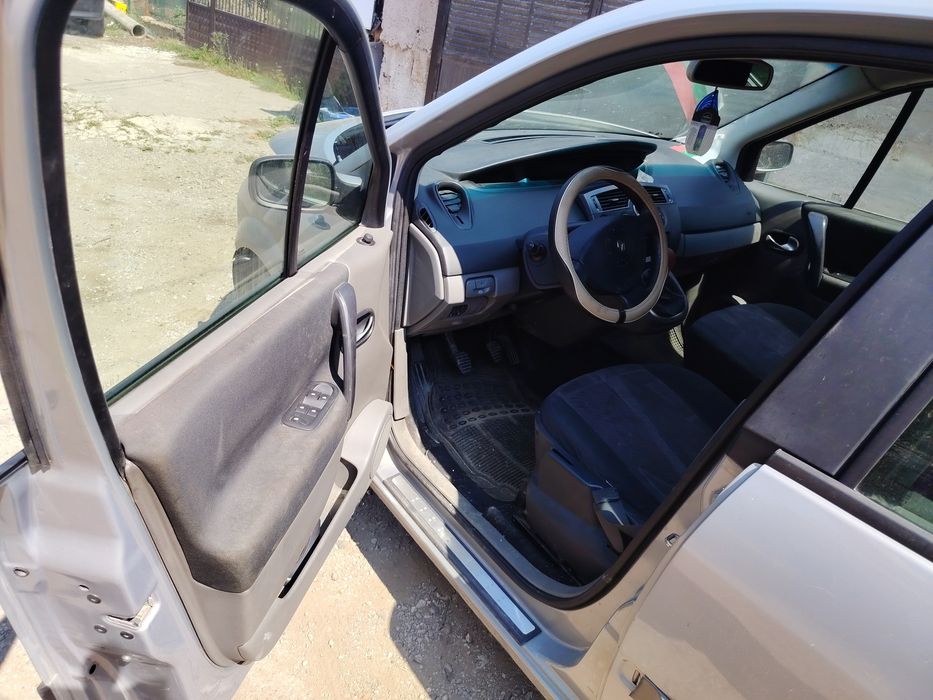 На частиrenault cenik рено сценик 2005 г. 1.9 дизел