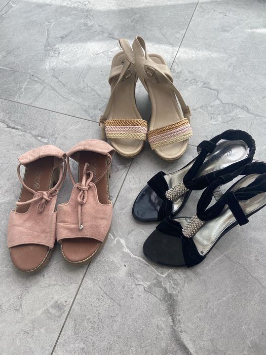 Женская обувь.