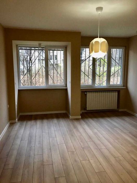 Дава се под наем Тристаен апартамент в София, Яворов - 92 кв.м за 561 € - Снимка #1